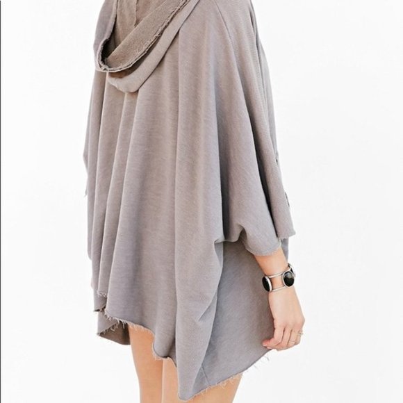 Urban Outfitters Truly Madly Deeply burgundy Hood oversized Poncho Cardigan XS - Picture 12 of 13